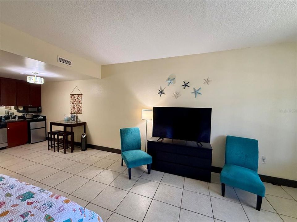 На продажу: $152,000 (1 спален, 1 ванн, 464 Квадратных фут)