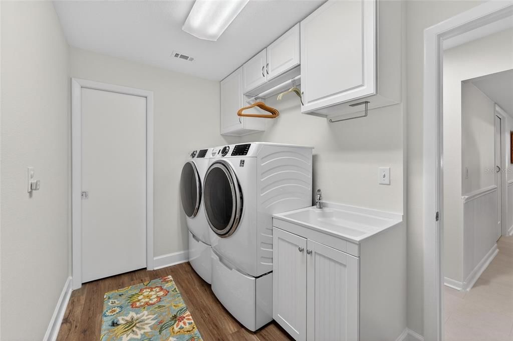 For Sale: $660,000 (3 beds, 3 baths, 2068 Square Feet)