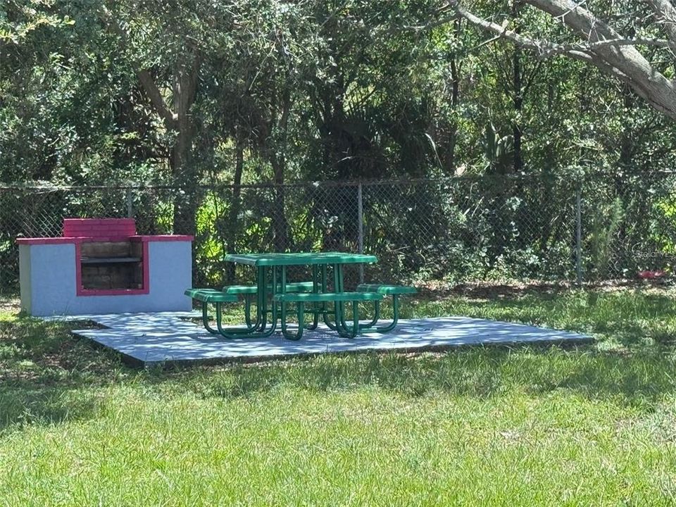 For Sale: $164,500 (2 beds, 1 baths, 909 Square Feet)