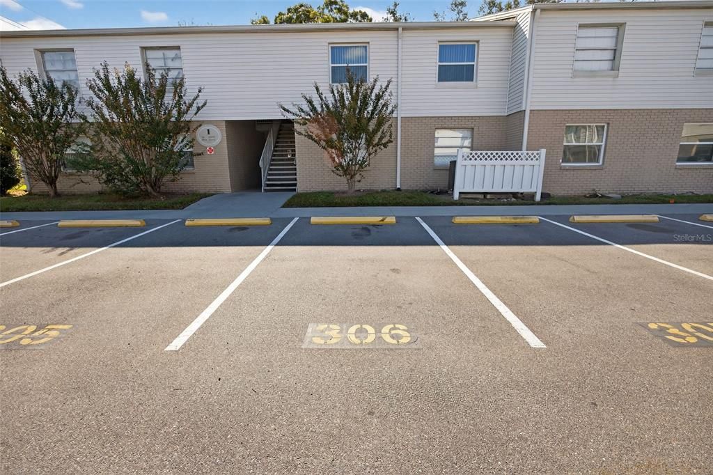 For Sale: $164,500 (2 beds, 1 baths, 909 Square Feet)