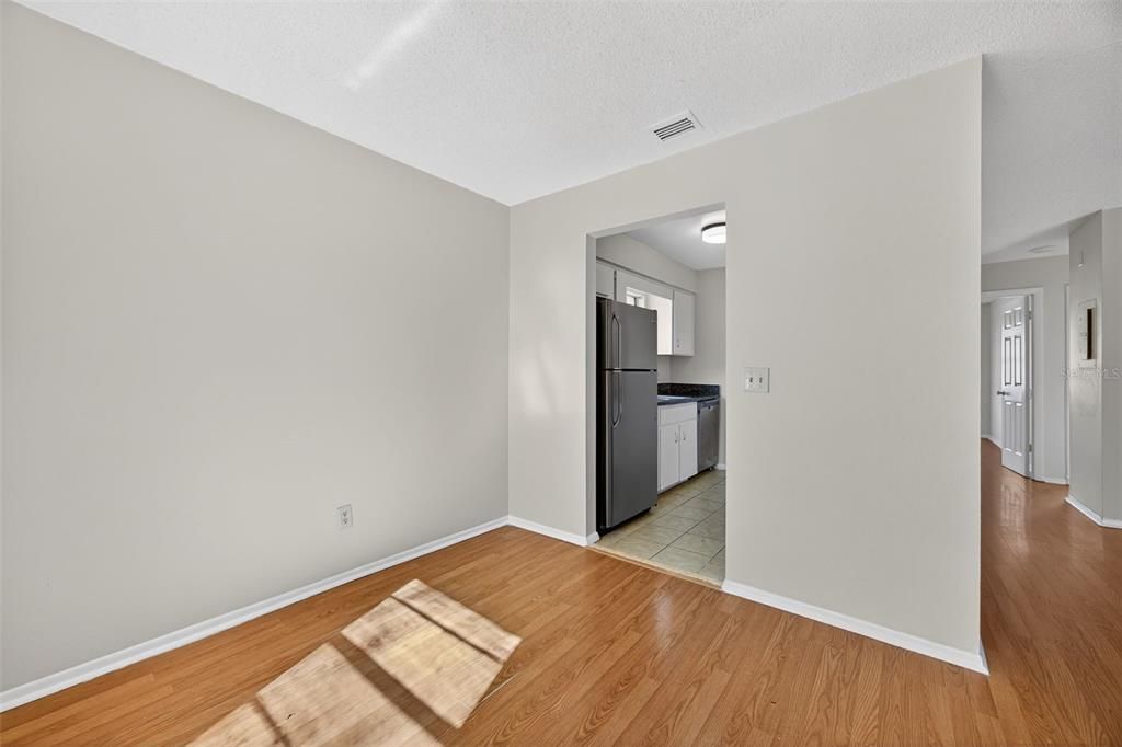 For Sale: $164,500 (2 beds, 1 baths, 909 Square Feet)