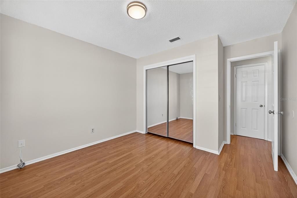 For Sale: $164,500 (2 beds, 1 baths, 909 Square Feet)