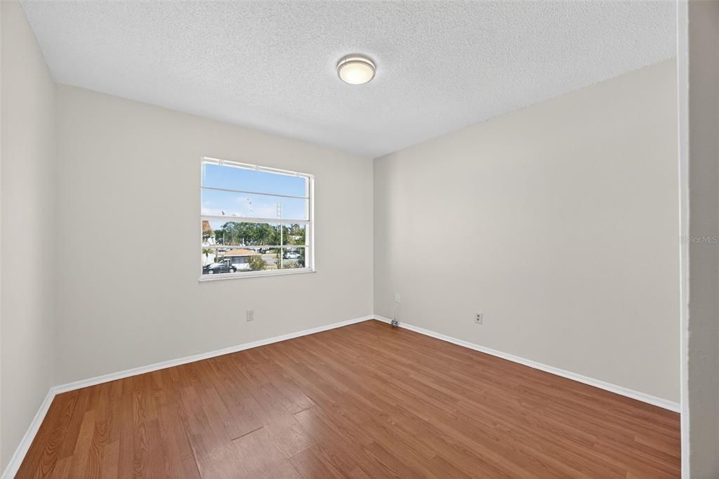 For Sale: $164,500 (2 beds, 1 baths, 909 Square Feet)