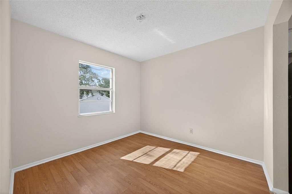 For Sale: $164,500 (2 beds, 1 baths, 909 Square Feet)