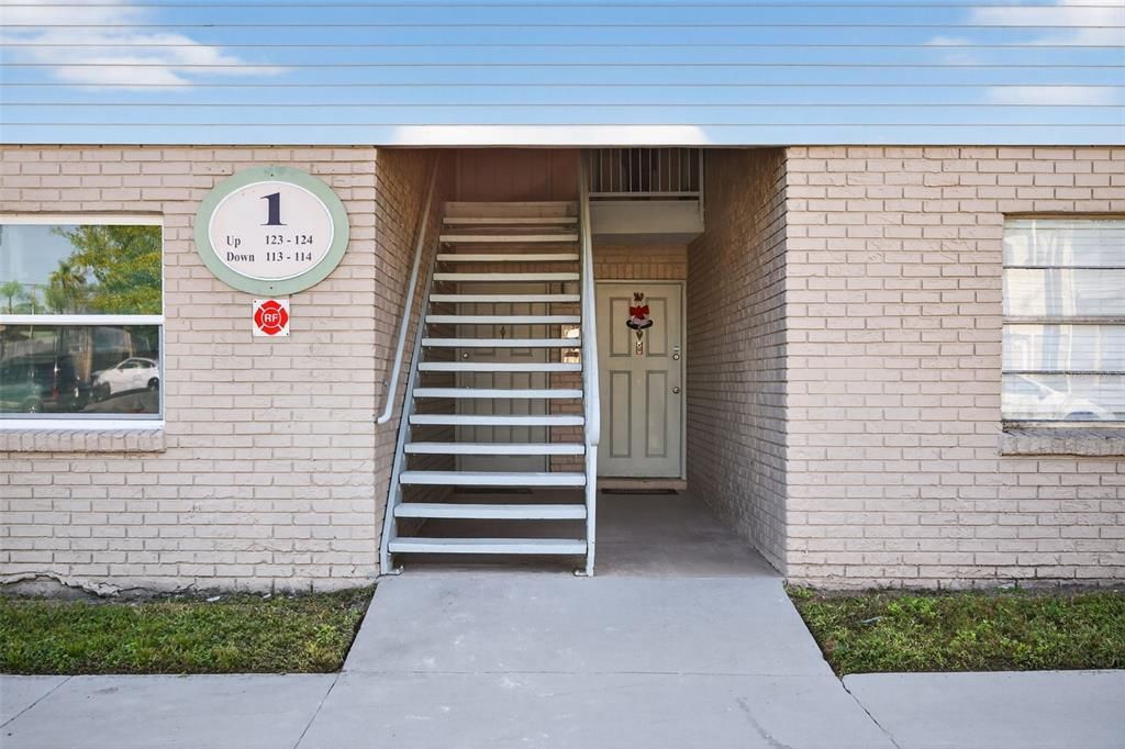 For Sale: $164,500 (2 beds, 1 baths, 909 Square Feet)