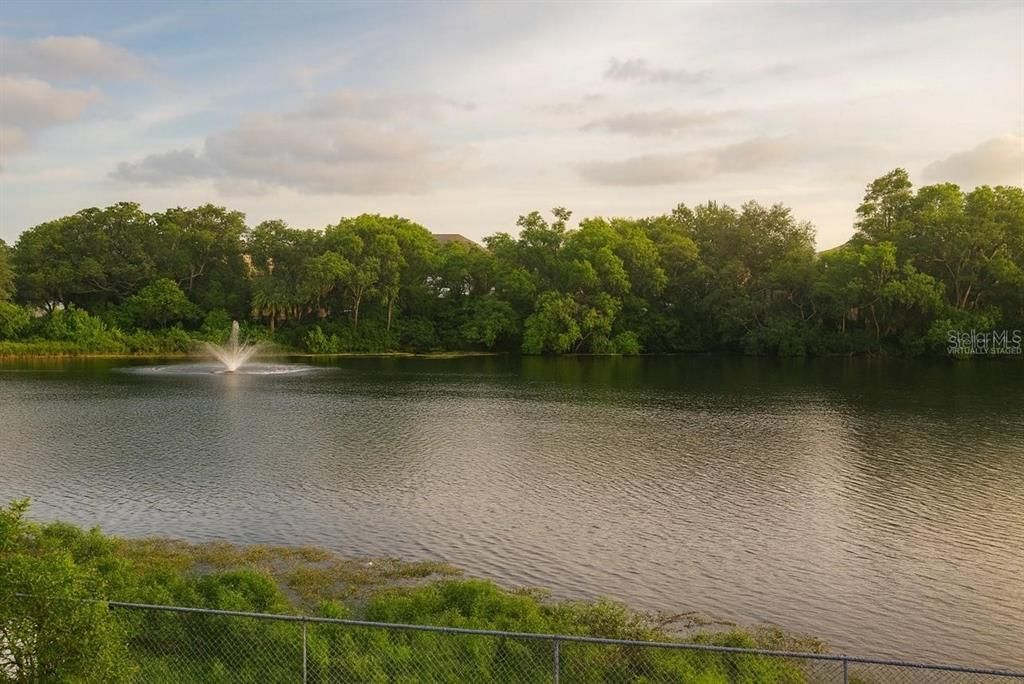 For Sale: $164,500 (2 beds, 1 baths, 909 Square Feet)