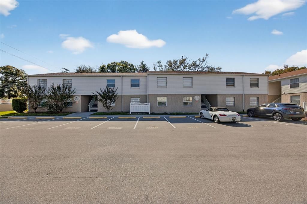 For Sale: $164,500 (2 beds, 1 baths, 909 Square Feet)