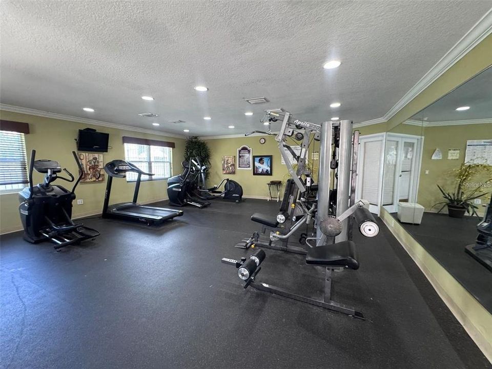 For Sale: $164,500 (2 beds, 1 baths, 909 Square Feet)