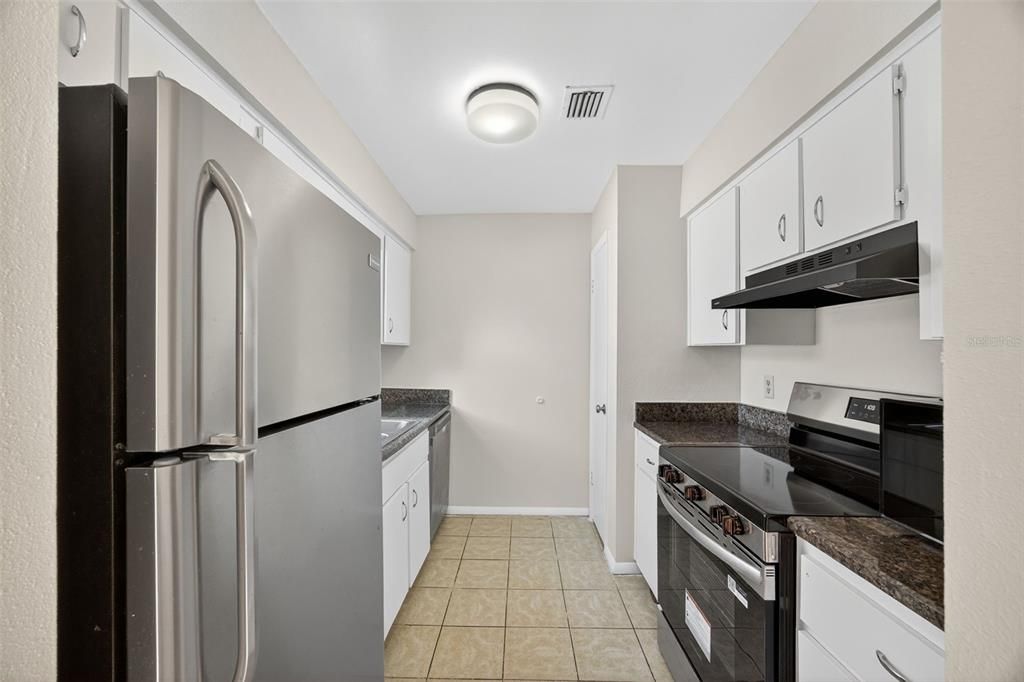 For Sale: $164,500 (2 beds, 1 baths, 909 Square Feet)