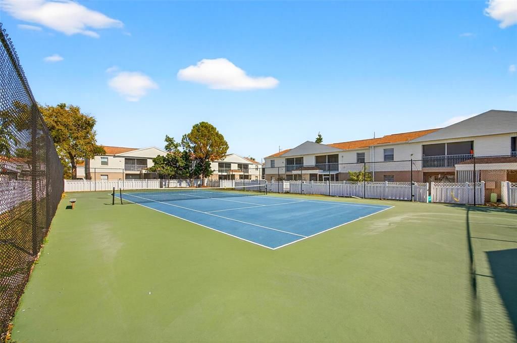 For Sale: $164,500 (2 beds, 1 baths, 909 Square Feet)