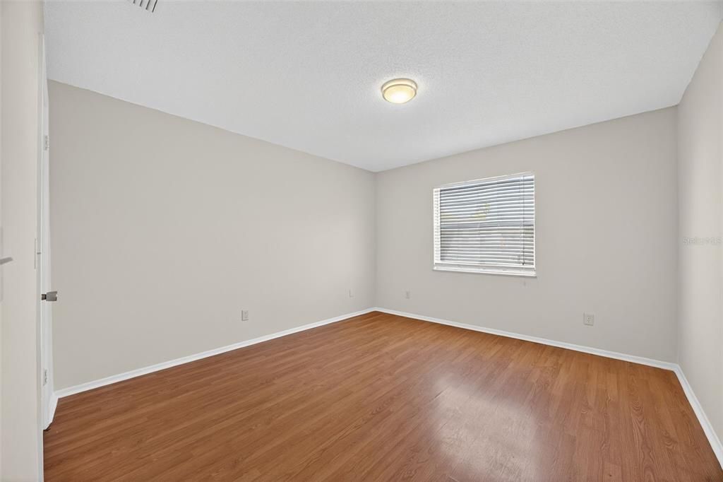 For Sale: $164,500 (2 beds, 1 baths, 909 Square Feet)