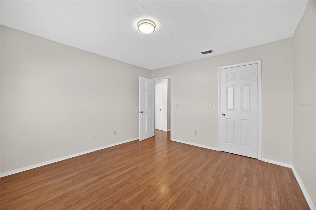 For Sale: $164,500 (2 beds, 1 baths, 909 Square Feet)