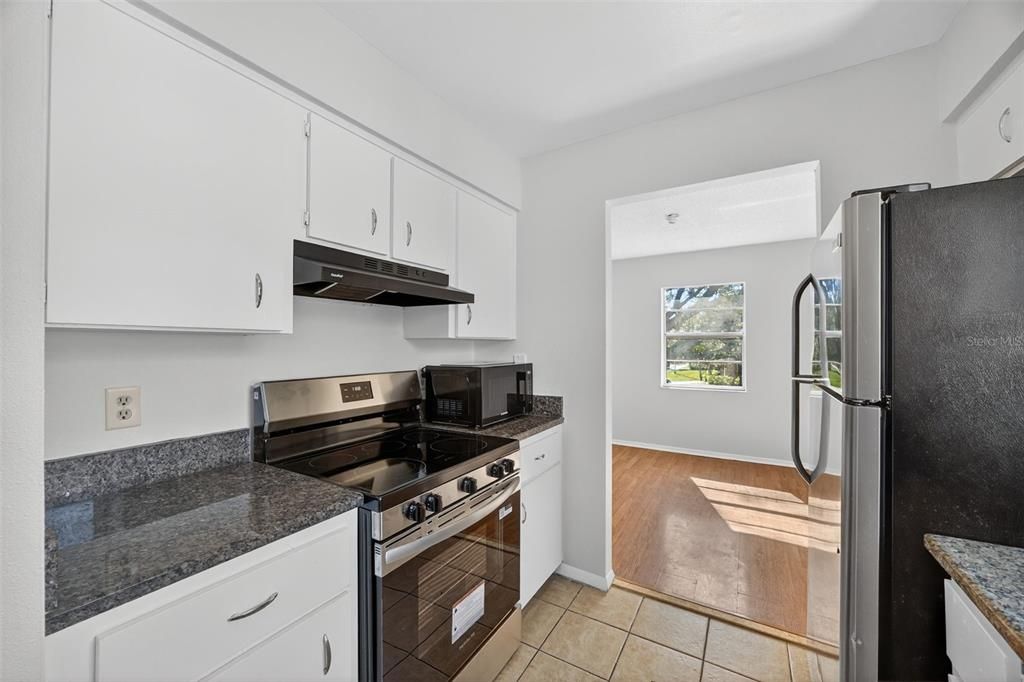 For Sale: $164,500 (2 beds, 1 baths, 909 Square Feet)