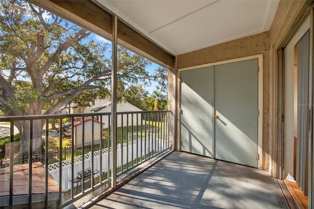 For Sale: $164,500 (2 beds, 1 baths, 909 Square Feet)