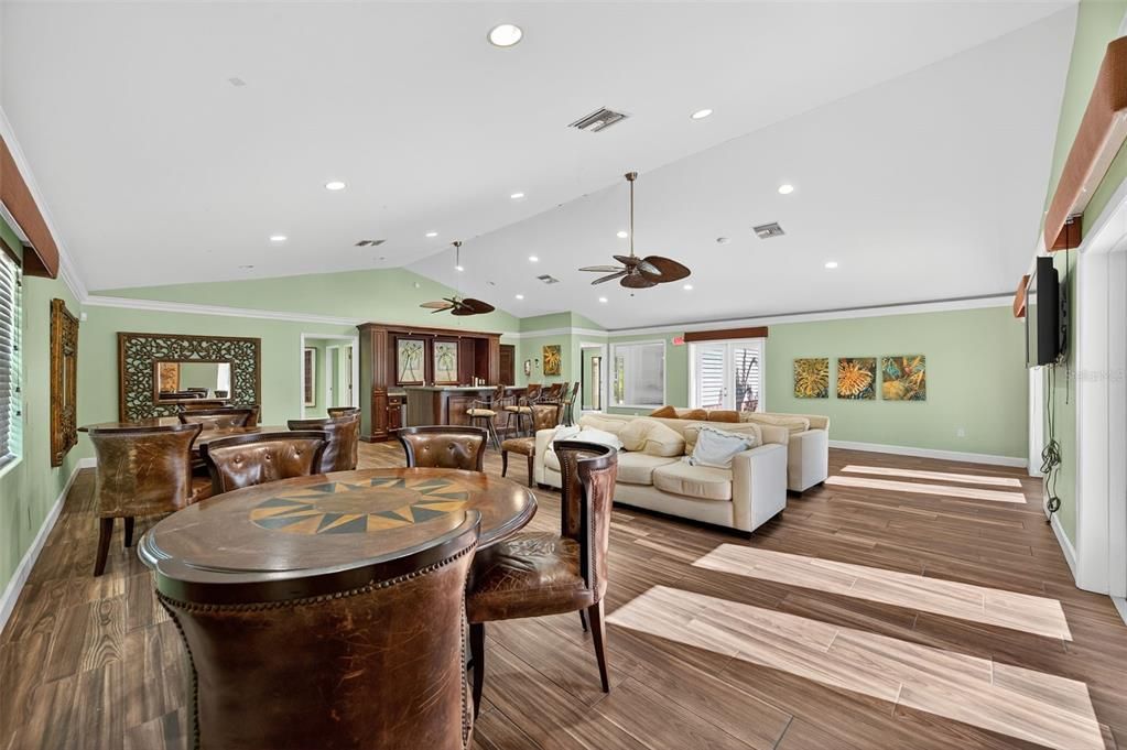 For Sale: $164,500 (2 beds, 1 baths, 909 Square Feet)