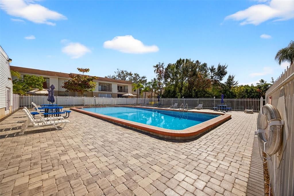 For Sale: $164,500 (2 beds, 1 baths, 909 Square Feet)