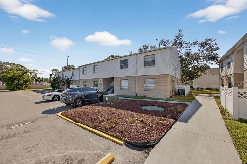 For Sale: $164,500 (2 beds, 1 baths, 909 Square Feet)