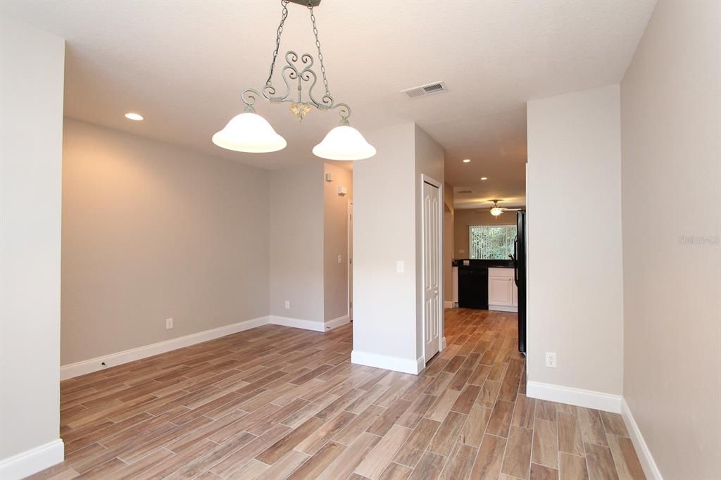 For Rent: $1,925 (2 beds, 2 baths, 1383 Square Feet)