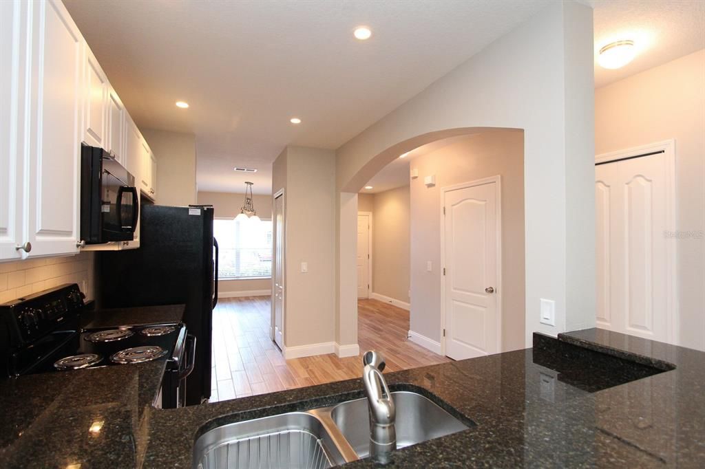 For Rent: $1,925 (2 beds, 2 baths, 1383 Square Feet)