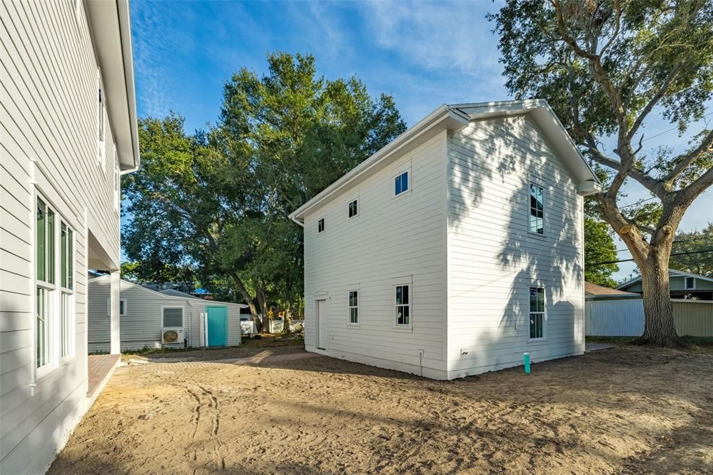 For Sale: $1,595,000 (6 beds, 4 baths, 3573 Square Feet)