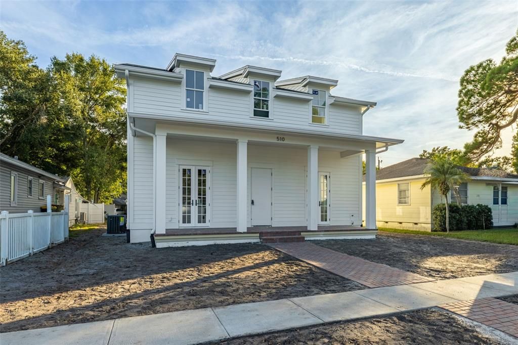 For Sale: $1,595,000 (6 beds, 4 baths, 3573 Square Feet)