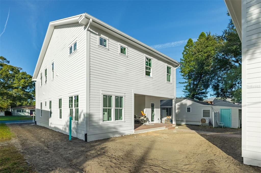 For Sale: $1,595,000 (6 beds, 4 baths, 3573 Square Feet)