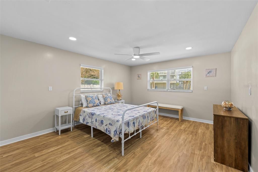 На продажу: $1,375,000 (5 спален, 0 ванн, 2373 Квадратных фут)