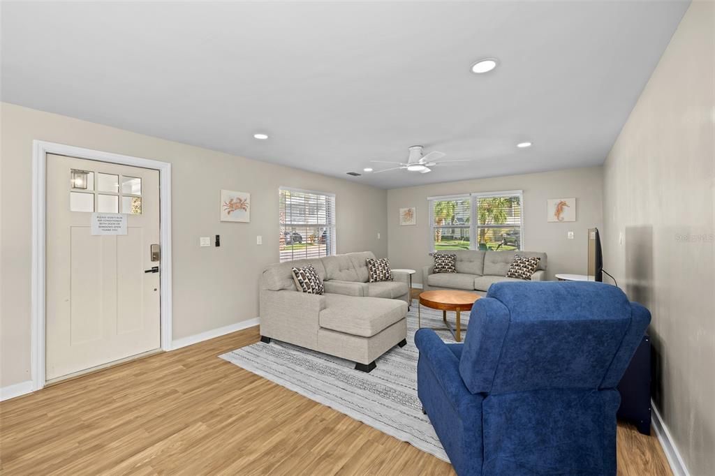 На продажу: $1,375,000 (5 спален, 0 ванн, 2373 Квадратных фут)