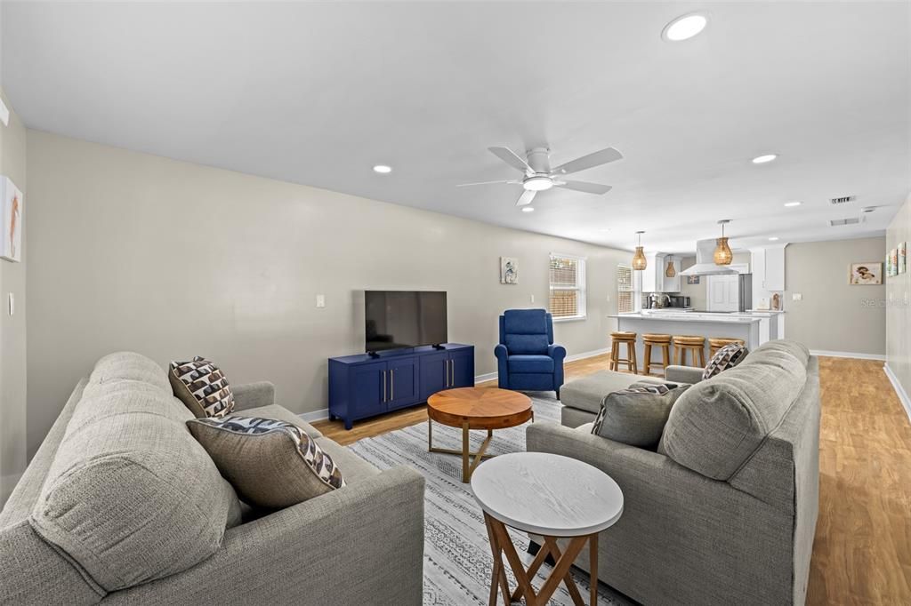 На продажу: $1,375,000 (5 спален, 0 ванн, 2373 Квадратных фут)