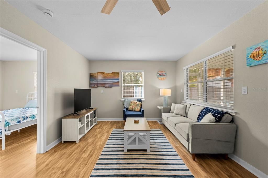 На продажу: $1,375,000 (5 спален, 0 ванн, 2373 Квадратных фут)