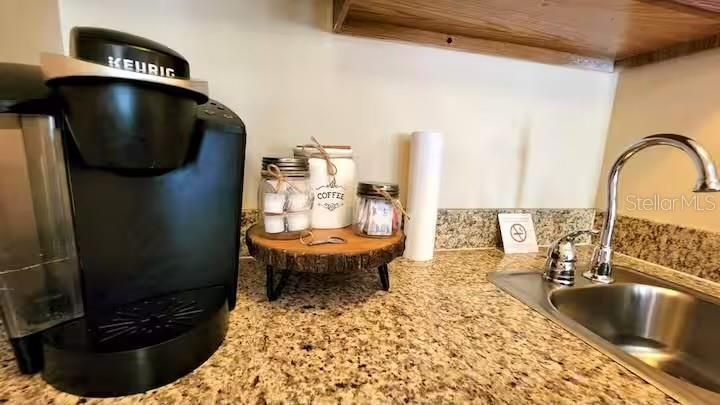 待售: $160,000 (1 贝兹, 1 浴室, 370 平方英尺)