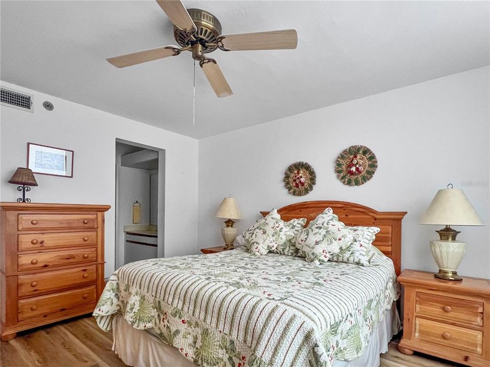 For Sale: $209,000 (2 beds, 2 baths, 1256 Square Feet)