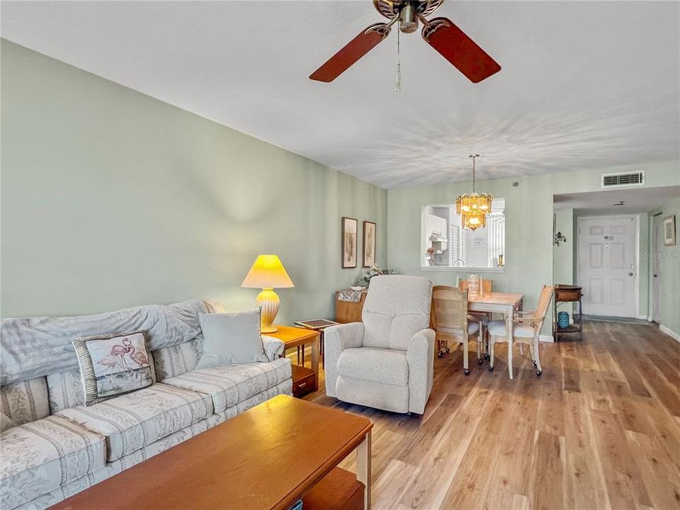 For Sale: $209,000 (2 beds, 2 baths, 1256 Square Feet)