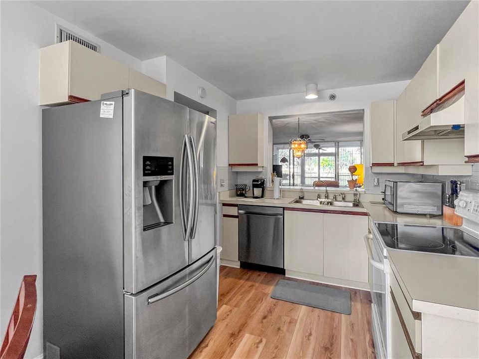 For Sale: $209,000 (2 beds, 2 baths, 1256 Square Feet)