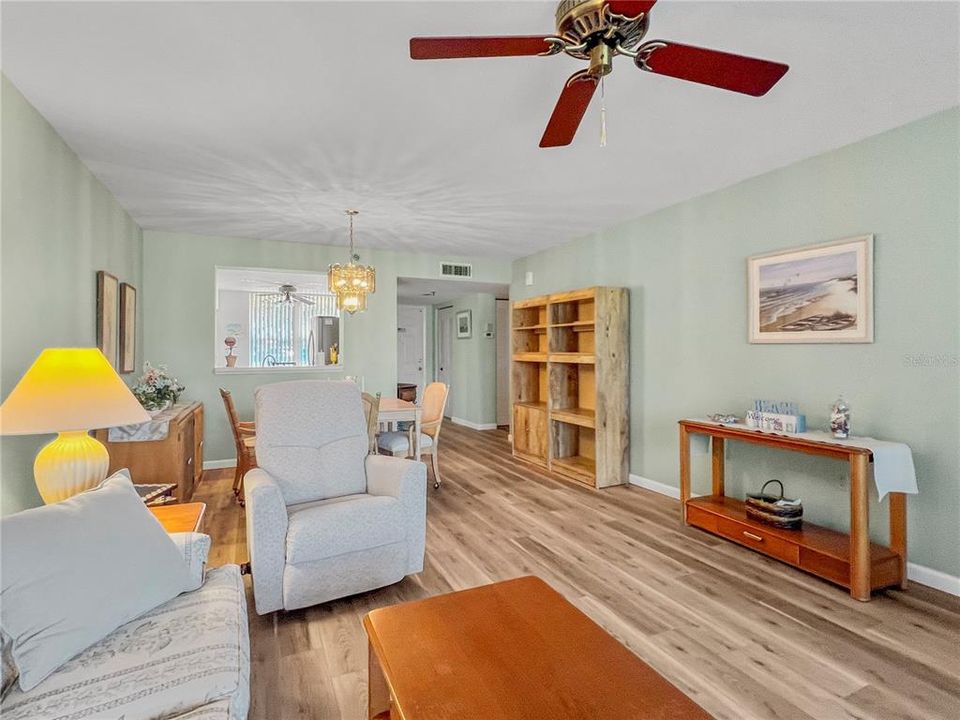 For Sale: $209,000 (2 beds, 2 baths, 1256 Square Feet)