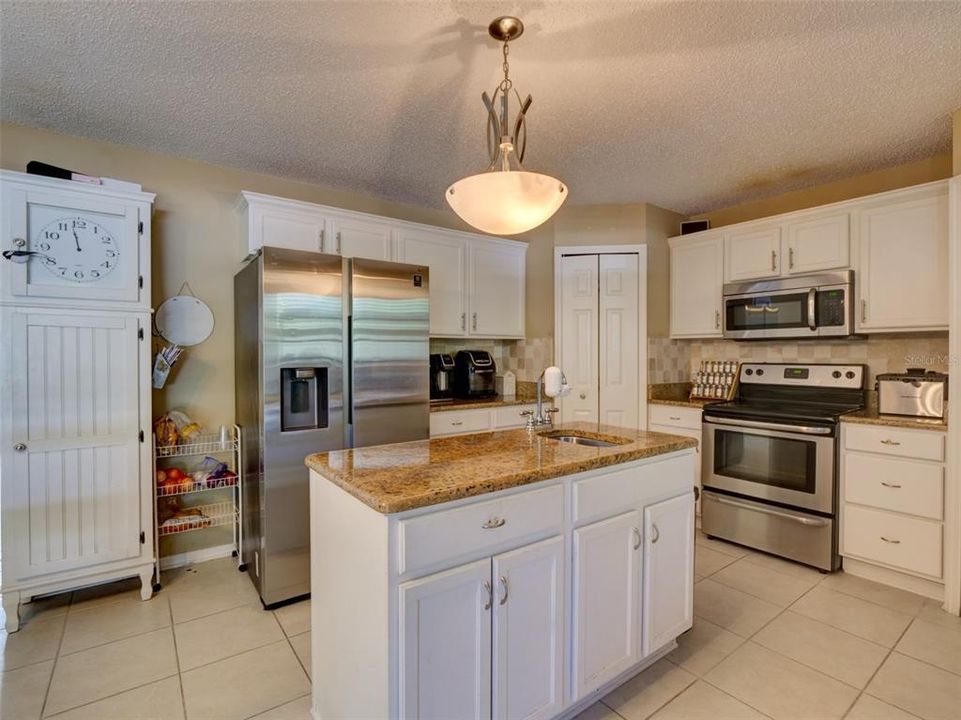 На продажу: $489,900 (4 спален, 2 ванн, 2958 Квадратных фут)