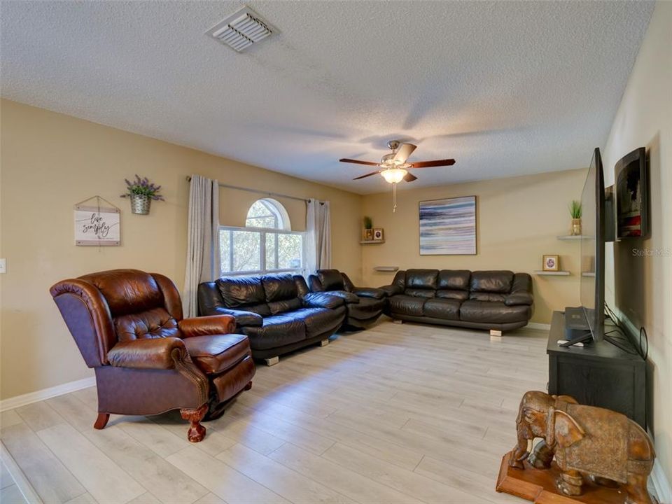 На продажу: $489,900 (4 спален, 2 ванн, 2958 Квадратных фут)