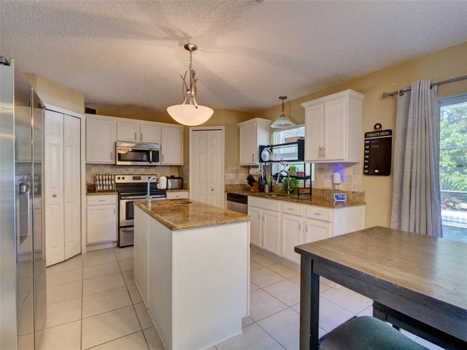 На продажу: $489,900 (4 спален, 2 ванн, 2958 Квадратных фут)