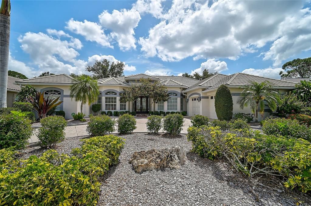 For Sale: $850,000 (4 beds, 3 baths, 2996 Square Feet)