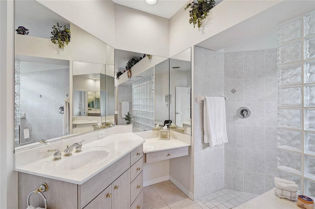 For Sale: $850,000 (4 beds, 3 baths, 2996 Square Feet)