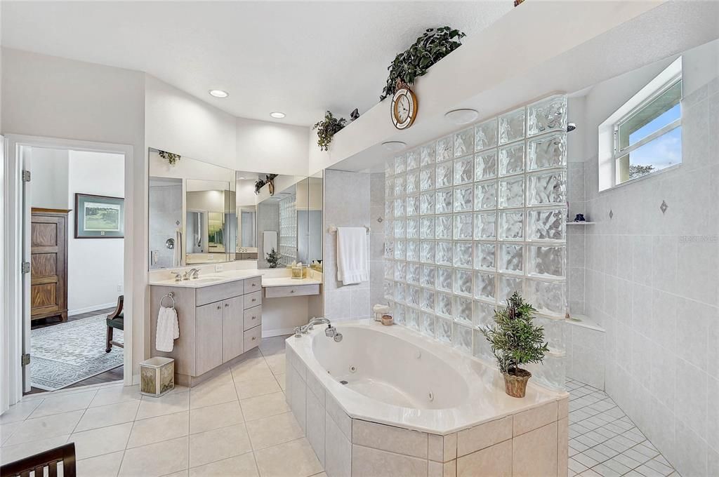 For Sale: $850,000 (4 beds, 3 baths, 2996 Square Feet)