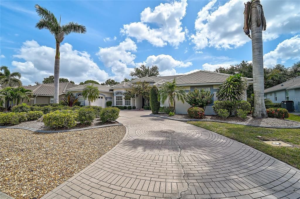 For Sale: $850,000 (4 beds, 3 baths, 2996 Square Feet)