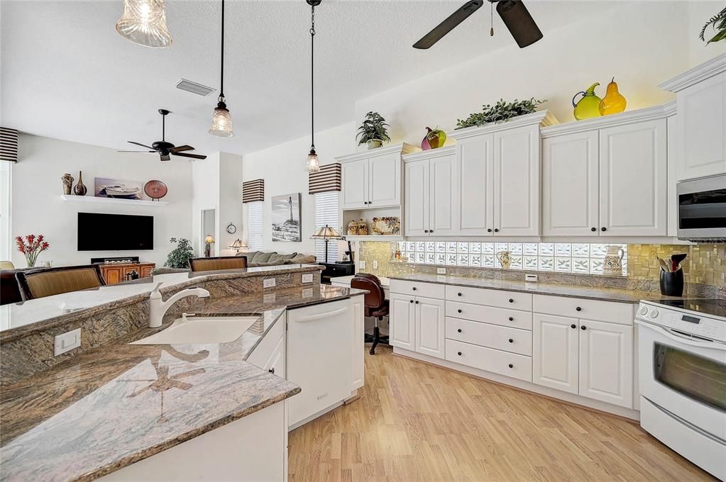 For Sale: $850,000 (4 beds, 3 baths, 2996 Square Feet)