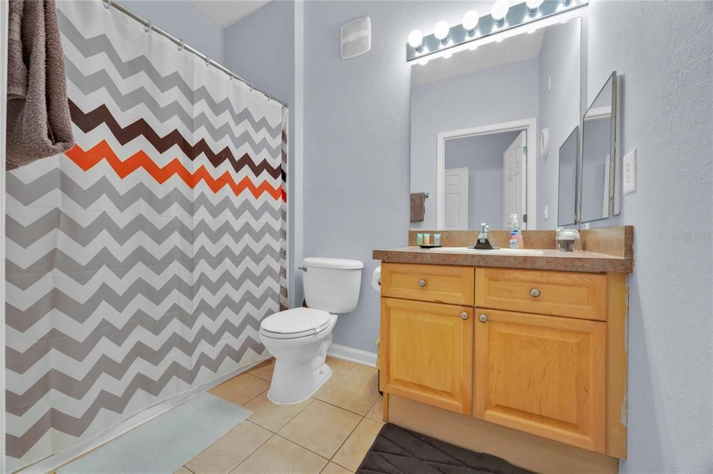 待售: $215,000 (2 贝兹, 2 浴室, 1261 平方英尺)