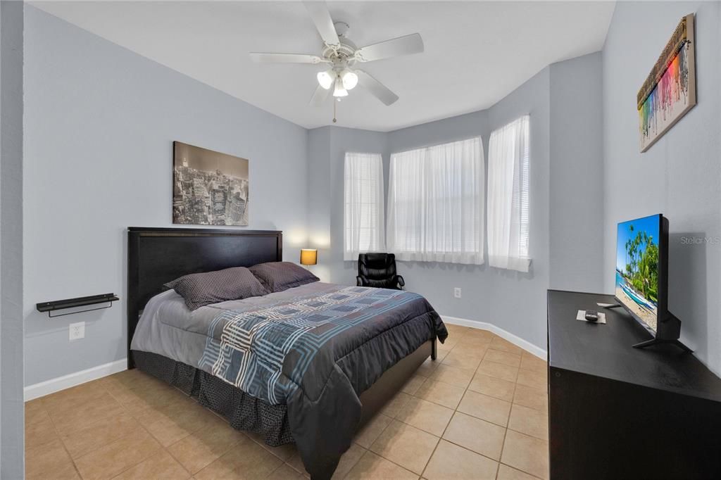 待售: $215,000 (2 贝兹, 2 浴室, 1261 平方英尺)