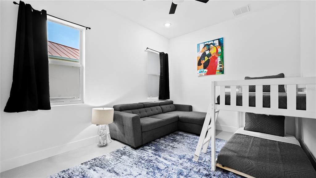 出租: $4,800 (3 贝兹, 3 浴室, 2257 平方英尺)