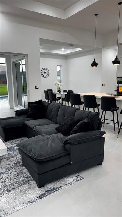 出租: $4,800 (3 贝兹, 3 浴室, 2257 平方英尺)