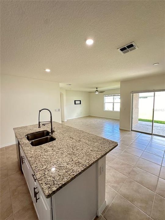 出租: $2,450 (4 贝兹, 2 浴室, 1846 平方英尺)