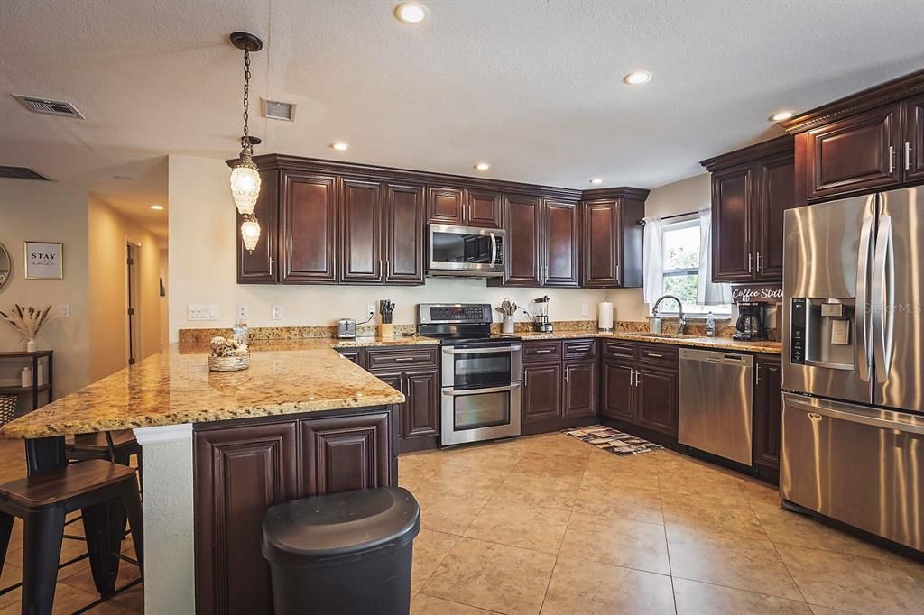 На продажу: $449,000 (4 спален, 2 ванн, 1910 Квадратных фут)