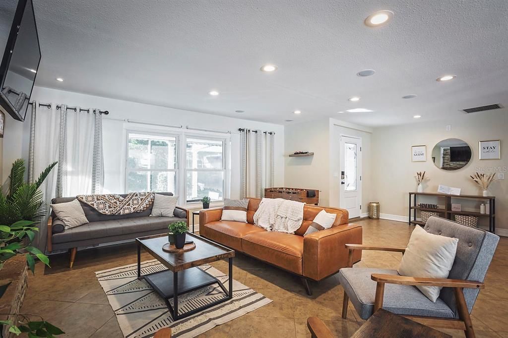 На продажу: $449,000 (4 спален, 2 ванн, 1910 Квадратных фут)